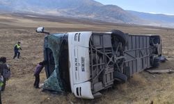 Tur otobüsü devrildi: 22 yaralı