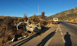 Isparta'da otomobil takla attı: 3 yaralı