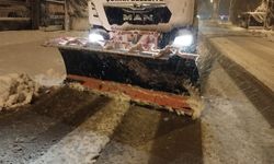 Çumra Belediyesi, Kar Yağışı Dolayısıyla Yol Açma ve Tuzlama Çalışması Yaptı