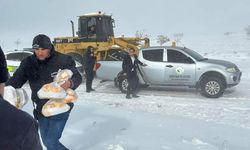 Konya'da yolda kalanlara düğün yemeği!