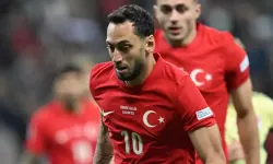 Hakan Çalhanoğlu'ndan  Aktürkoğlu'na büyük destek!