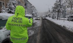 Yolda kalan araçlara Türk usulü kurtarma
