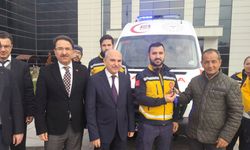 Hayırsever iş insanından ambulans bağışı