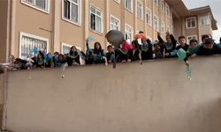 Öğrenciler paraşüt heyecanı yaşadı