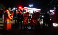 Antalya'da bir otomobil falezlerden denize düştü