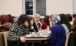 Vali Akın, kız öğrenci yurduna misafir oldu