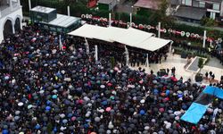 Binlerce kişi son yolculuğunda yalnız bırakmadı