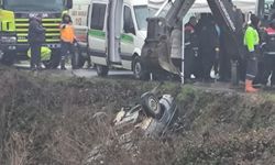 Otomobil dereye devrildi