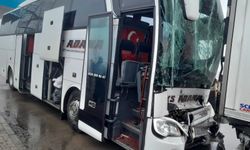 Niğde'de yolcu otobüsü tırla çarpıştı:  8 kişi yaralı