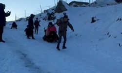 Öğrenci ve öğretmenlerin kar keyfi böyle görüntülendi