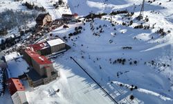 Görüntüler pes dedirtti! 66 kişi ölmemiş gibi kayak yaptılar!