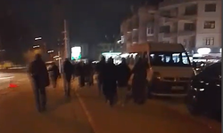 Olay yerindeki kalabalık güvenlik güçlerinin işini zorlaştırıyor