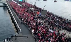 Binlerce kişi Gazze için Galata Köprüsü’nde toplandı