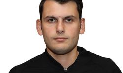 Oyundan atılan futbolcu hakemi bıçakladı