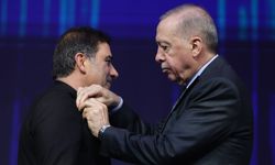 AK Parti'ye katılan Karaman'a Cumhurbaşkanı Erdoğan rozetini taktı