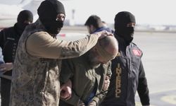 Kırmızı bültenle aranan 2 kişi Türkiye'ye getirildi
