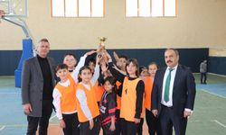 Yunak'ta geleneksel çocuk oyunları turnuvası tamamlandı