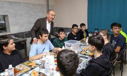 Başkan Kavuş yatılı öğrencilerle iftarda buluştu