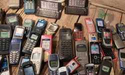 Elinde olan köşeyi dönüyor! Bu eski telefonların değeri dudak uçuklatıyor
