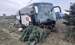 Yunanistanlı tur kafilesini taşıyan otobüs kaza yaptı: 11 yaralı