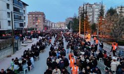 16 yıldır geleneği devam ettiren iş insanı Konya'da 10 bin kişiye iftar verdi