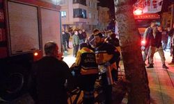3 katlı apartman alevlere teslim oldu: 6 kişi dumandan etkilendi