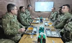 Sınırda Mehmetçikle iftar açtılar