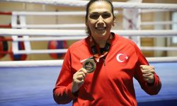 Dünya üçüncüsü olan milli boksör Elif Güneri'den lobi sitemi