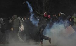 Gösterilerde 16 polis yaralandı