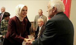 Konyalı bakan huzurevini ziyaret etti