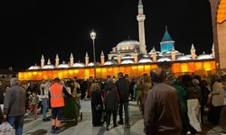 Konyalılar Kadir Gecesinde Mevlana Meydanı’nda Buluştu