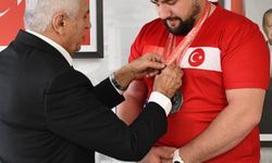Şampiyon milli sporcu Hüyük’ün gururu oldu