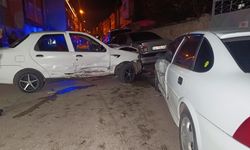 2 araç çarpıştı, 1 yaralı