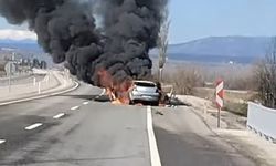 Seyir halindeki araç alev aldı