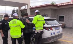 Dizi izleyerek yolcu taşıdı!