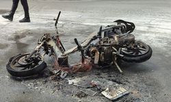 Seyir halindeki motor alev aldı