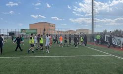 Yolspor - Üzümlüspor maçı sonrası saha karıştı