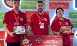 Kılıçarslan BİST öğrencilerinden gurur pozu!