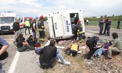 Yolcu otobüsü devrildi, 13 kişi yaralandı