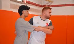 Engelleri aştı, öğrencilere ilham oluyor