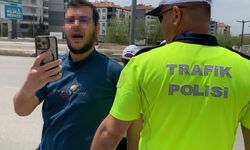 Plakasız araçla yakalandılar, basın mensuplarına tepki gösterdiler
