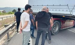 Arı sokmasıyla şoka giren adam trafiği birbirine kattı