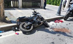 İki motosiklet kafa kafaya çarpıştı