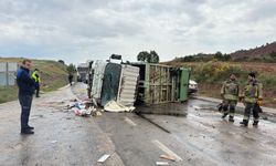 Belediye kamyonu devrildi, 1 ölü 1 yaralı