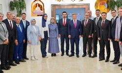 Davutoğlu'ndan Kerkük'te Türkmen Cephesi ziyareti