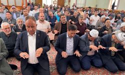 Yağmur için eller semaya açıldı
