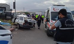 İki otomobil çarpıştı