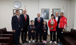 Şampiyon sporcular Vali Akın’ın konuğu oldu