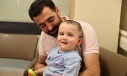 İşitme engelli Mustafa ilk kez duydu