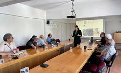 Kent Konseyi üyeleri gazetecilerle bir arada